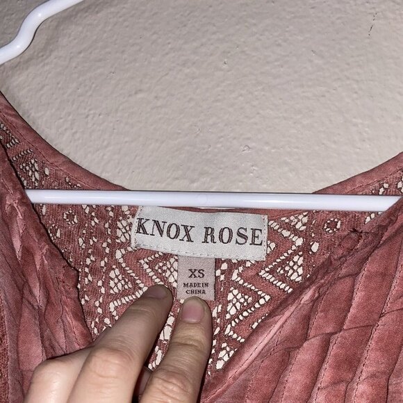 Knox Rose Womens Dusty Pink Short Sleeve Embroidered Top Size XS V-Neck Flowy - Picture 4 of 5